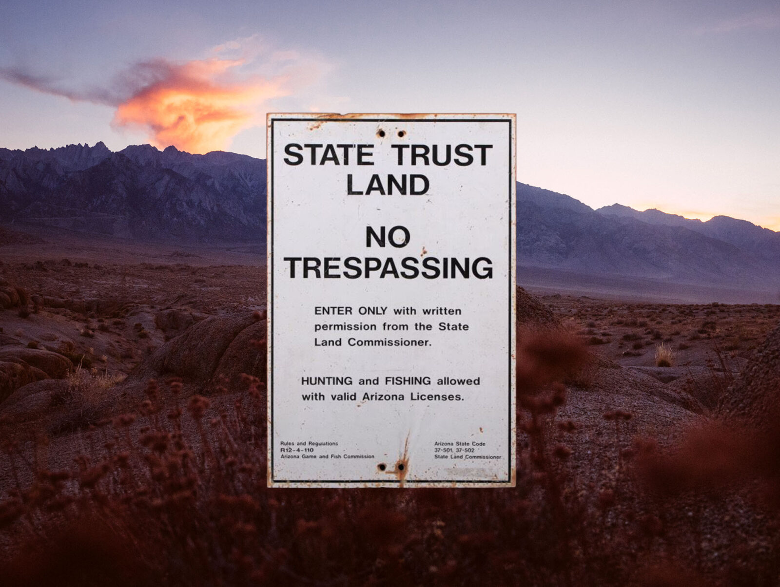 BLM land sign saying no trespassing except for hunting and fishing with a license. 
