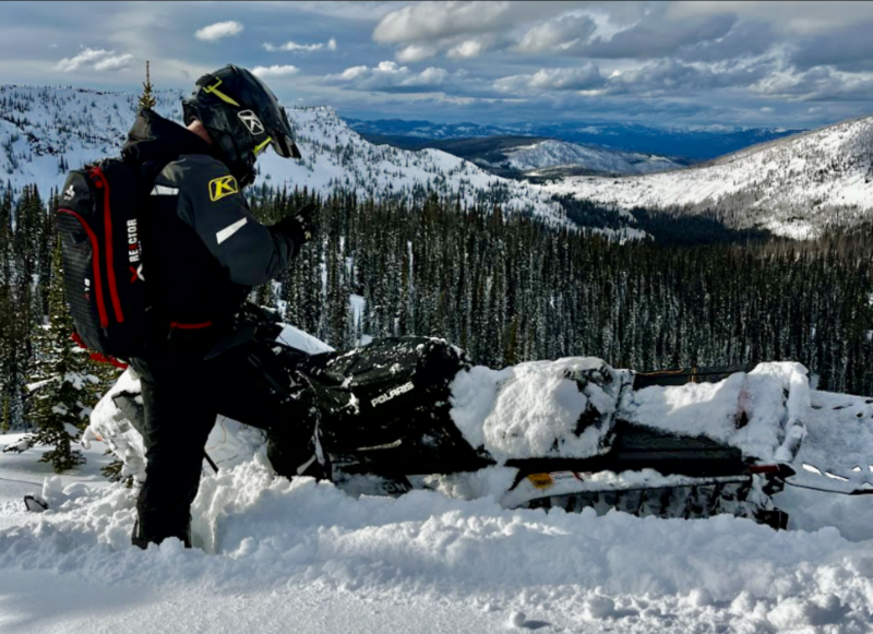 2023 Beginner’s Guide to Snowmobiling Top Tips, Trips, & Gea